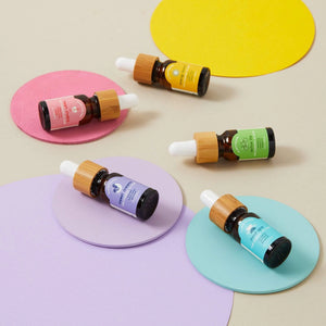 Essential Oils sind unverzichtbar für Ihr Wohlbefinden. Bei Roomiess finden Sie eine Vielfalt von hochwertigen ätherischen Ölen, darunter Rosemary Essential Oil. Unser Essential Oil Diffuser verbreitet die betörenden Düfte dieser zauberhaften Essential Oils. Entdecken Sie die Magie von Essential Oils in Berlin!