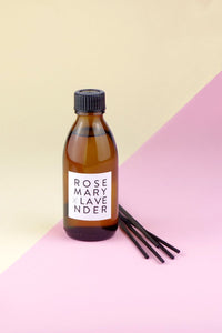 Sind Sie auf der Suche nach Entspannung und einem angenehmen Raumduft? Dann sollten Sie einen Diffuser kaufen! Unser Aroma Diffuser, auch bekannt als Diffuser, ermöglicht es Ihnen, Ihre Lieblings-Duftöle zu genießen. Entdecken Sie die Vielfalt unserer Diffusers und erleben Sie die wohltuende Wirkung von Duftöl Diffusern in Ihrem Zuhause.